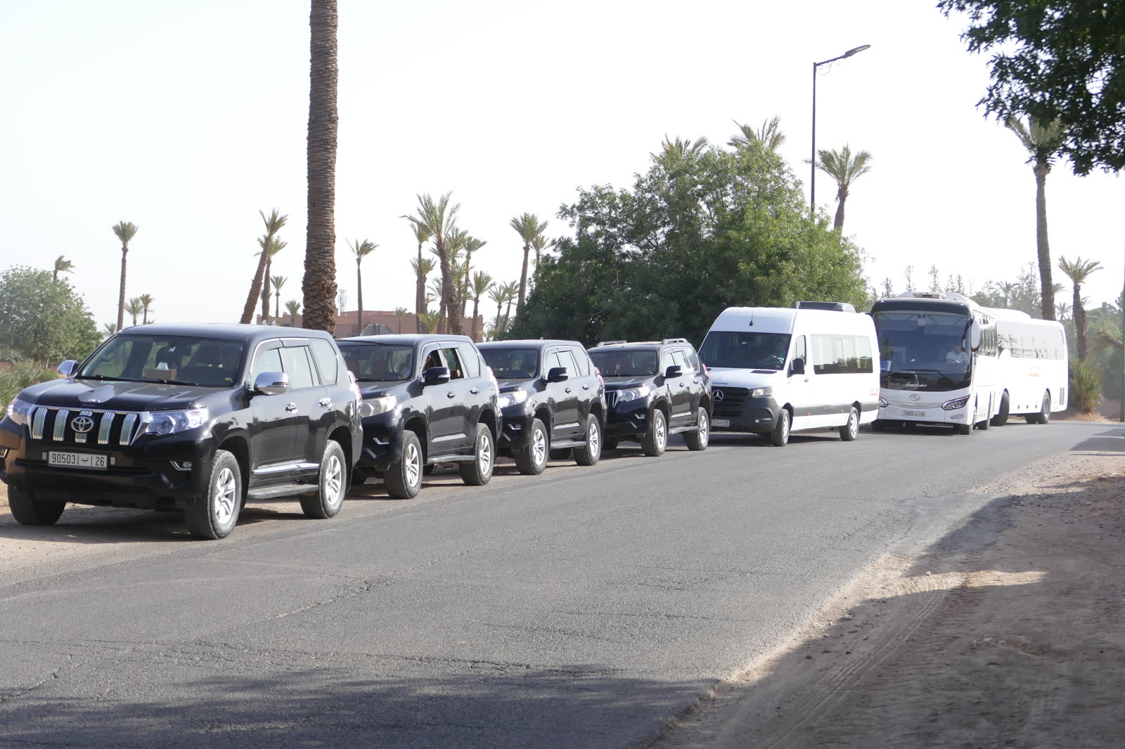 Convoi de véhicules Easy Take sur la route pour une liaison longue distance
